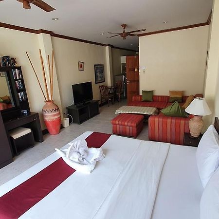 Patong Karlssons Hotel Exterior foto